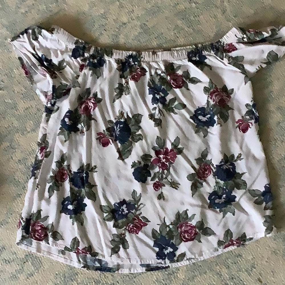 Off the shoulder Abercrombie blouse. (xs)
